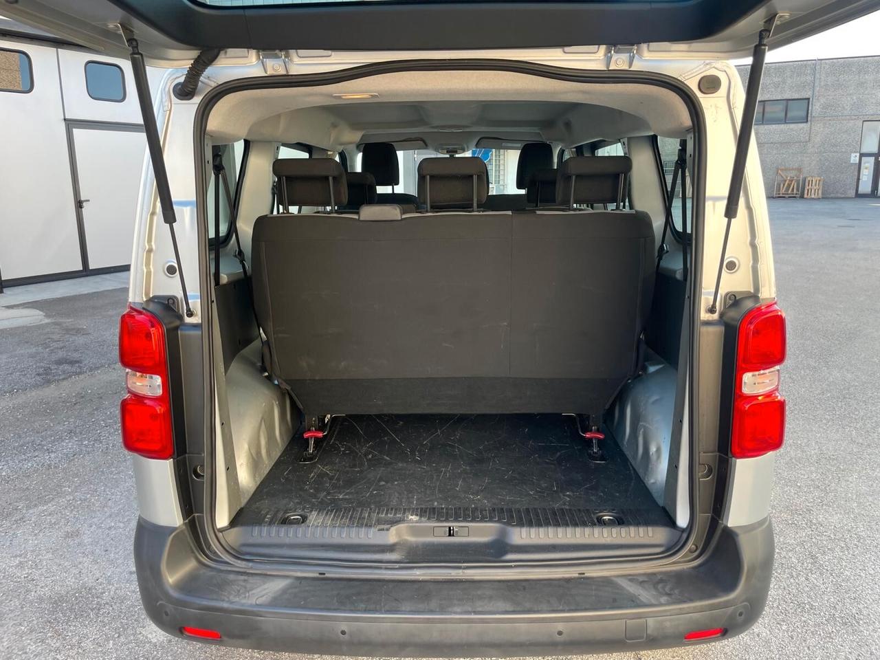 Peugeot Expert BlueHDi 115 S&S PL-TN Combi Standard 9 POSTI