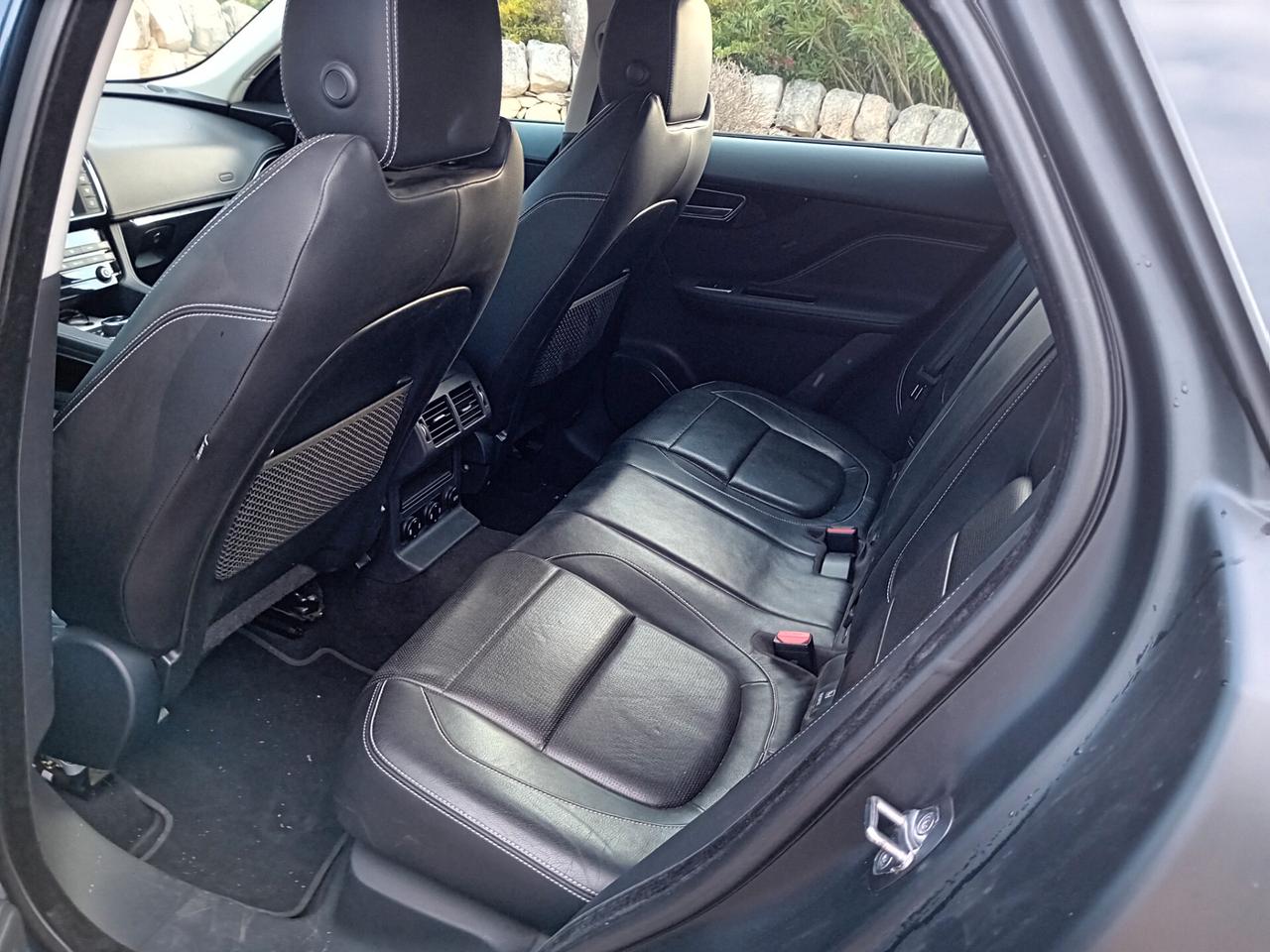Jaguar F-Pace 2.0 D 180 CV AWD aut. R-Sport