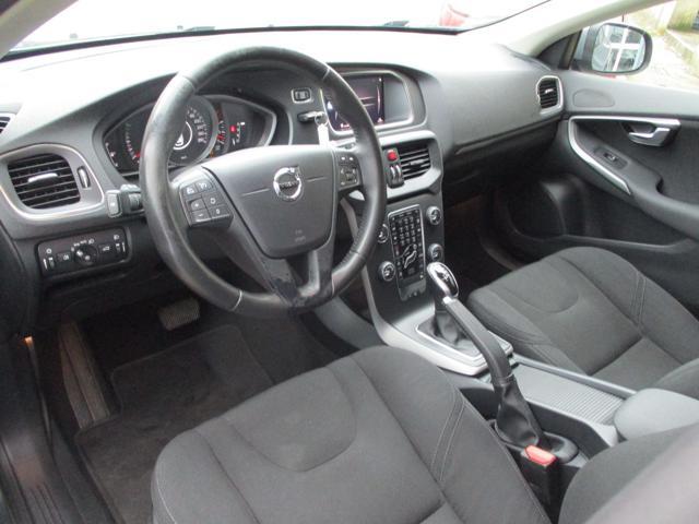 VOLVO V40 D2 Geartronic Momentum R Design