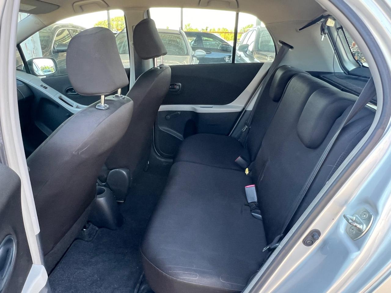 Toyota Yaris 1.0 5 porte Luxury pack FINANZIABILE