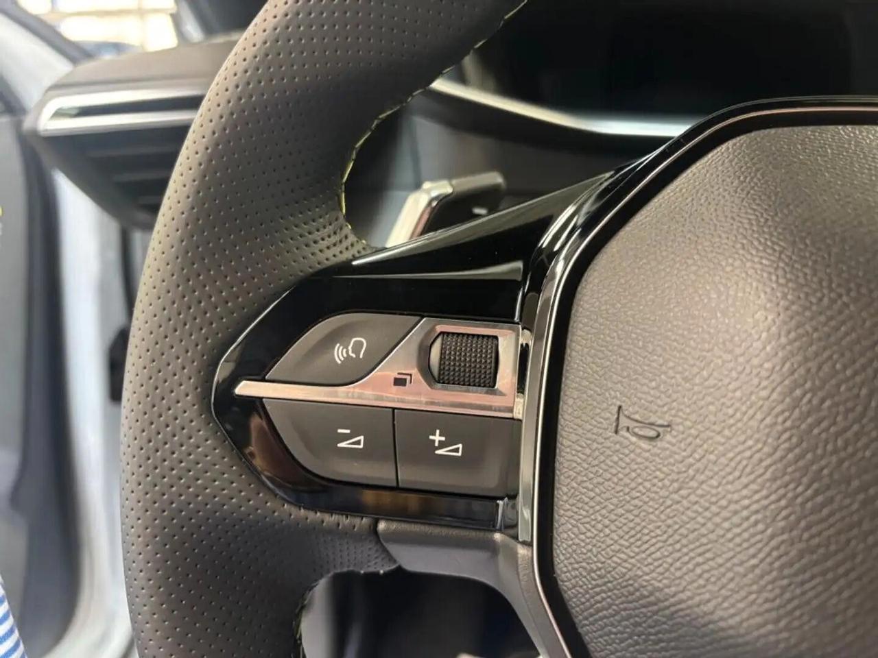 Peugeot 2008 1.2 PureTech 130 CV GT