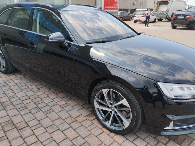 AUDI A4 Avant 30 TDI S tronic