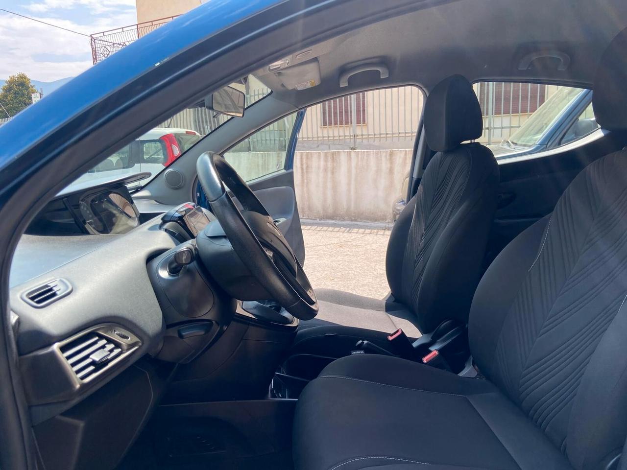 Lancia Ypsilon 1.0 Hybrid 5 porte Gold 2023