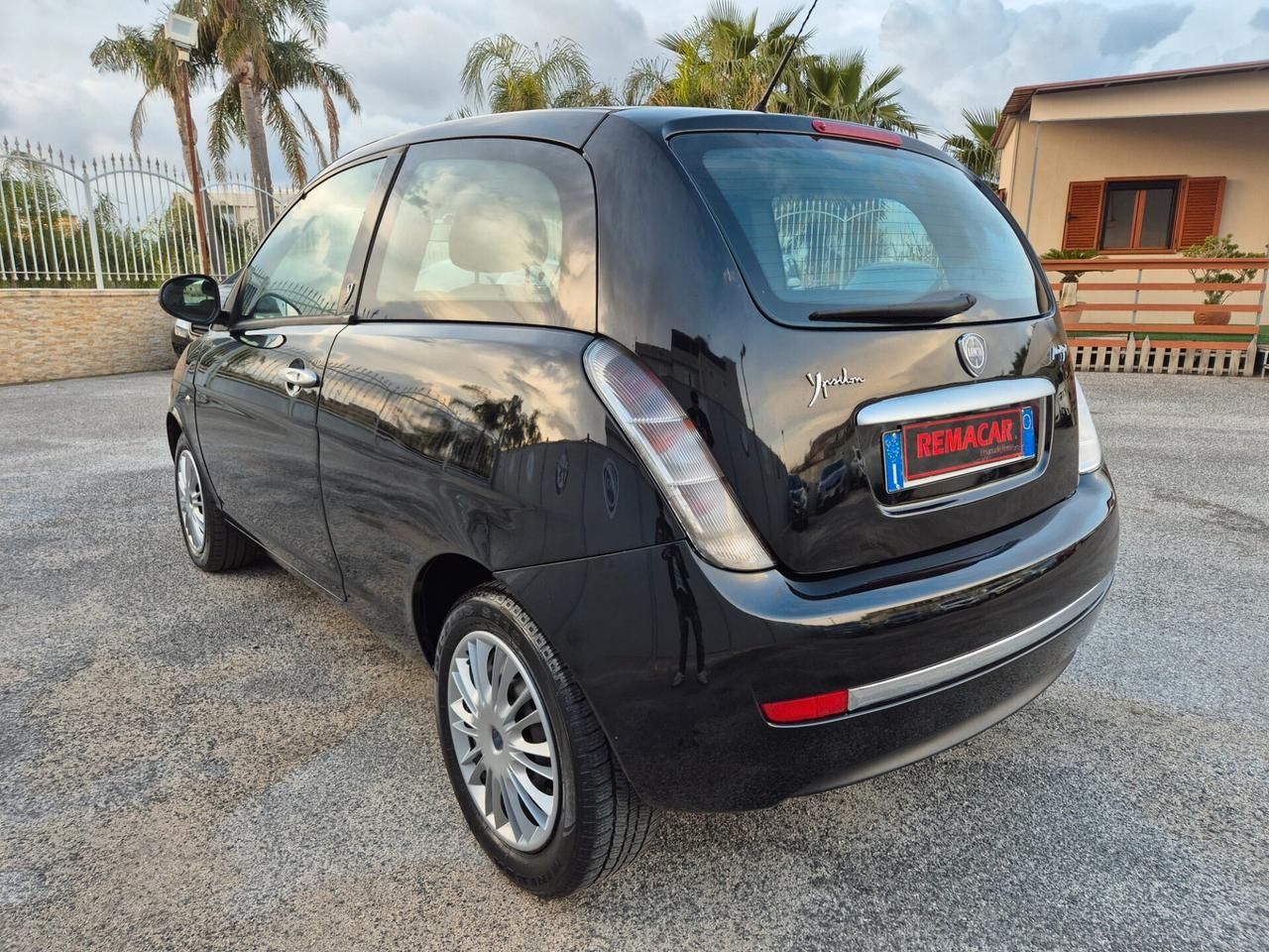 Lancia YPSILON 1.3 MJT 75 CV RESTAYLING NUOVA FULL 2010