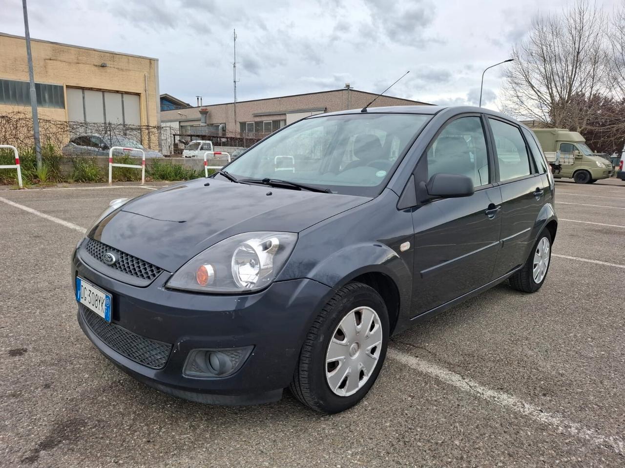 Ford Fiesta 1.2 5 porte SOLAMENTE 85.000 KM