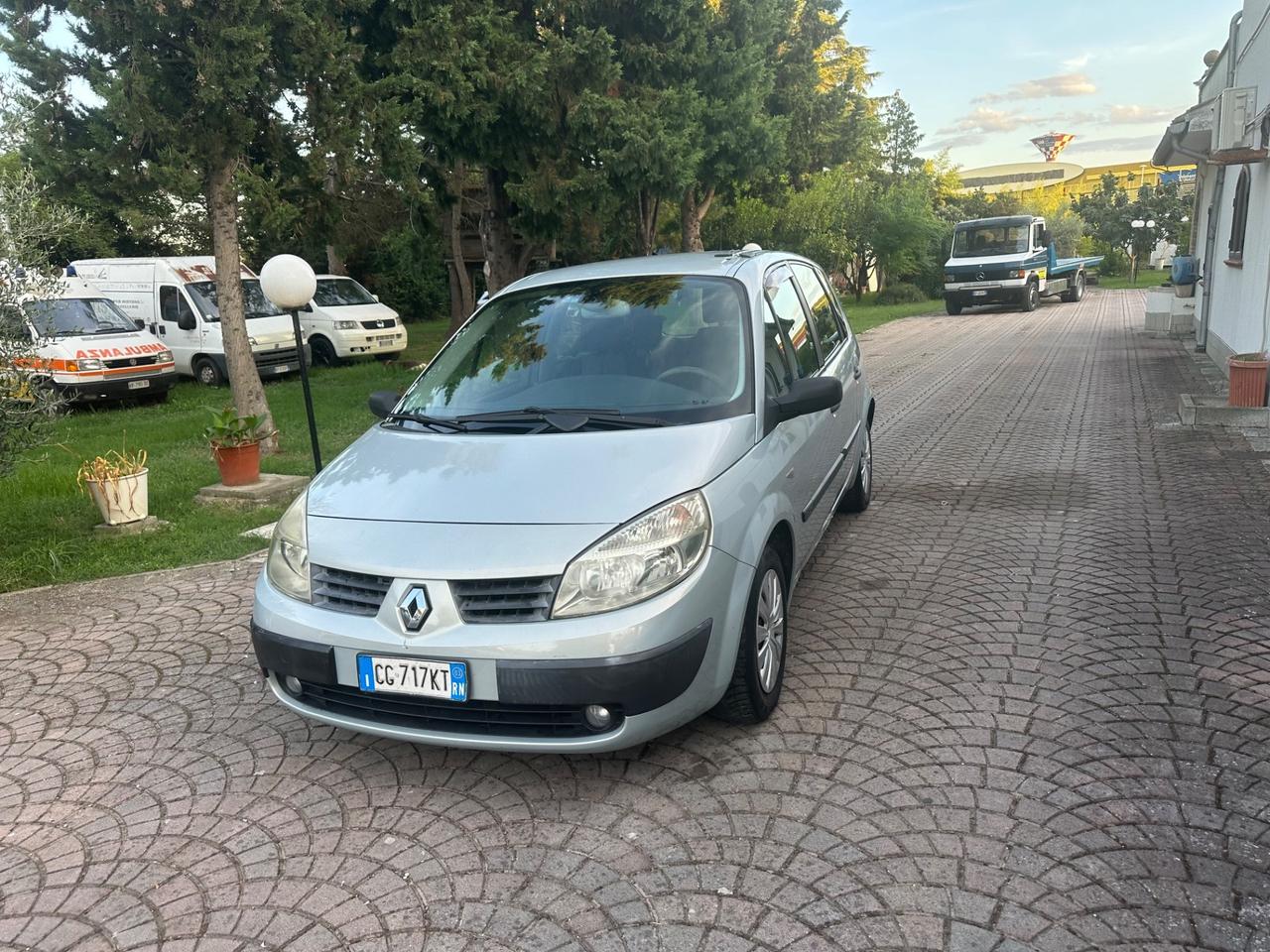 Renault Scenic Scénic 1.5 dCi/82CV IDONEA PER NEOPATENTATI PERMUTABILE
