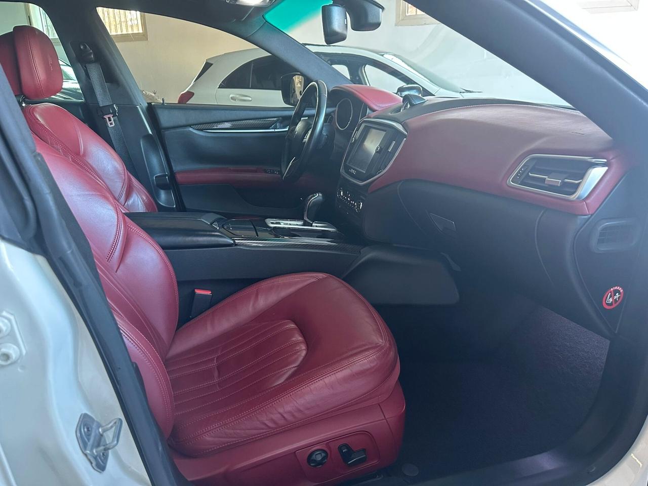 NOLEGGIO Maserati Ghibli V6 3.0 Diesel 275 CV INTERNI CARTIER TETTO APRIBILE