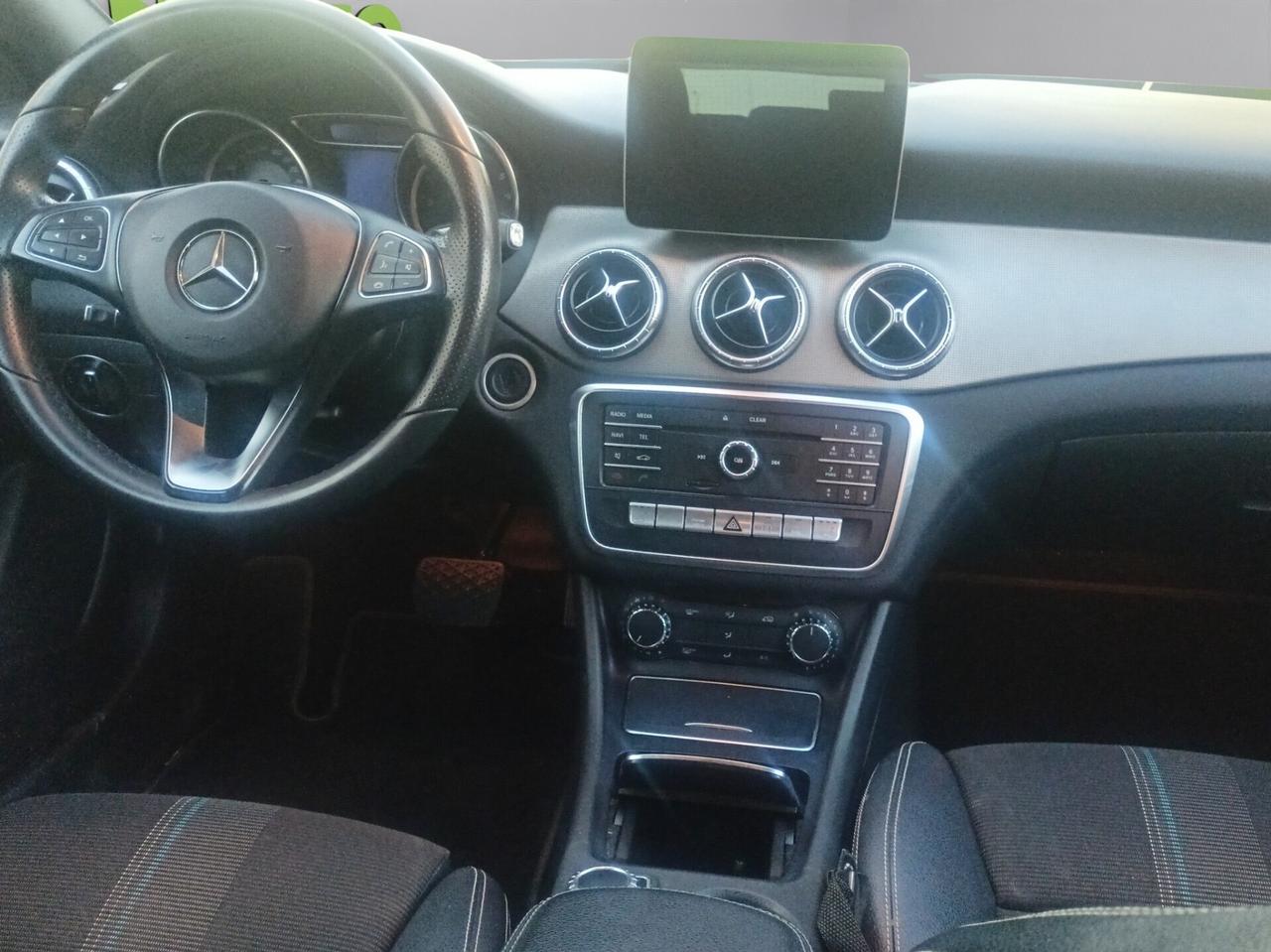 Mercedes-benz CLA 200 d Business