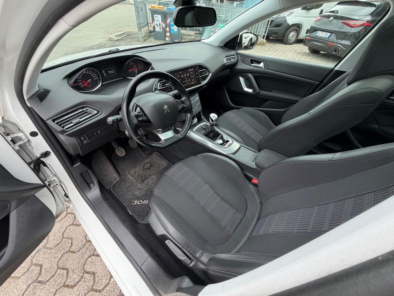 Peugeot 308 BlueHDi 130 S&S SW Allure
