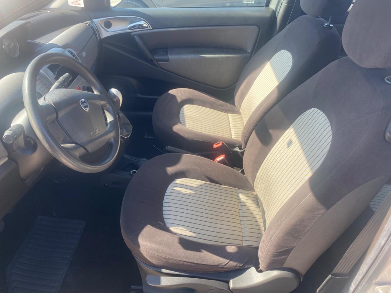 Lancia Ypsilon 1.3 MJT 75 CV Platino