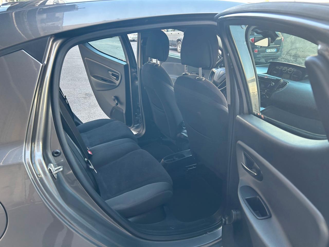 Lancia Ypsilon 0.9 TwinAir 85 CV 5 porte Metano Ecochic Gold