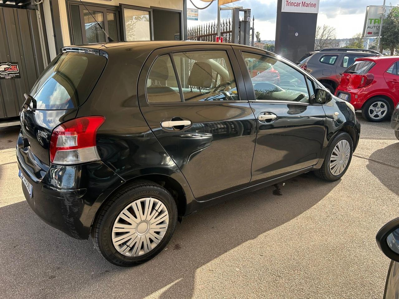 Toyota Yaris 1.0 5 porte Luxury pack
