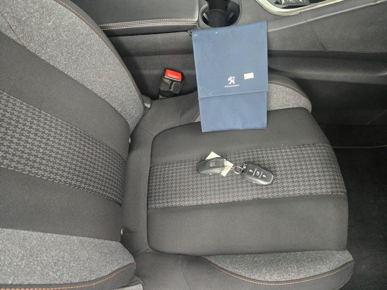 Peugeot 3008 BlueHDi 130 S&S EAT8 Allure