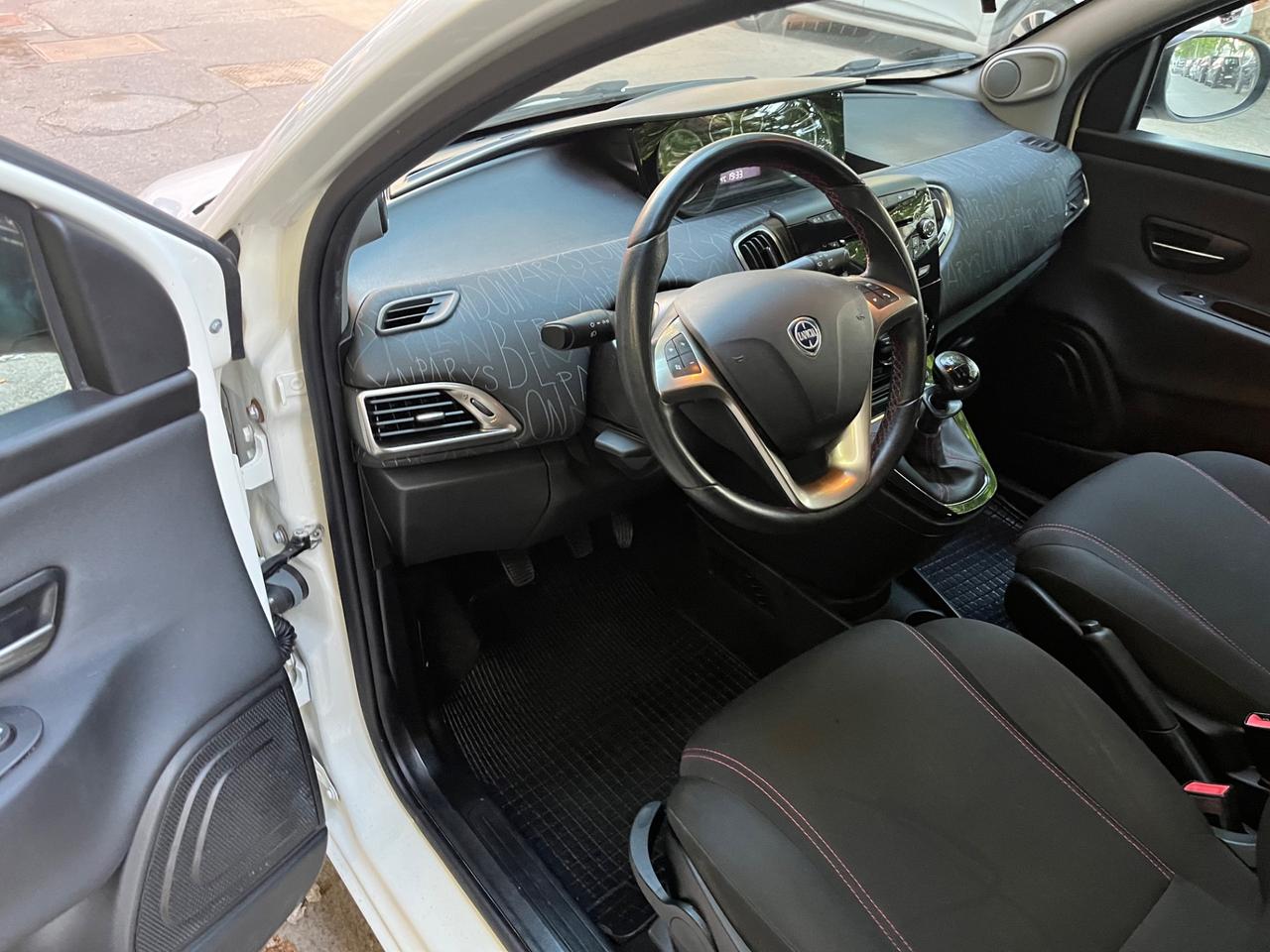 Lancia Ypsilon 1.2 69 CV 5 porte S&S Gold