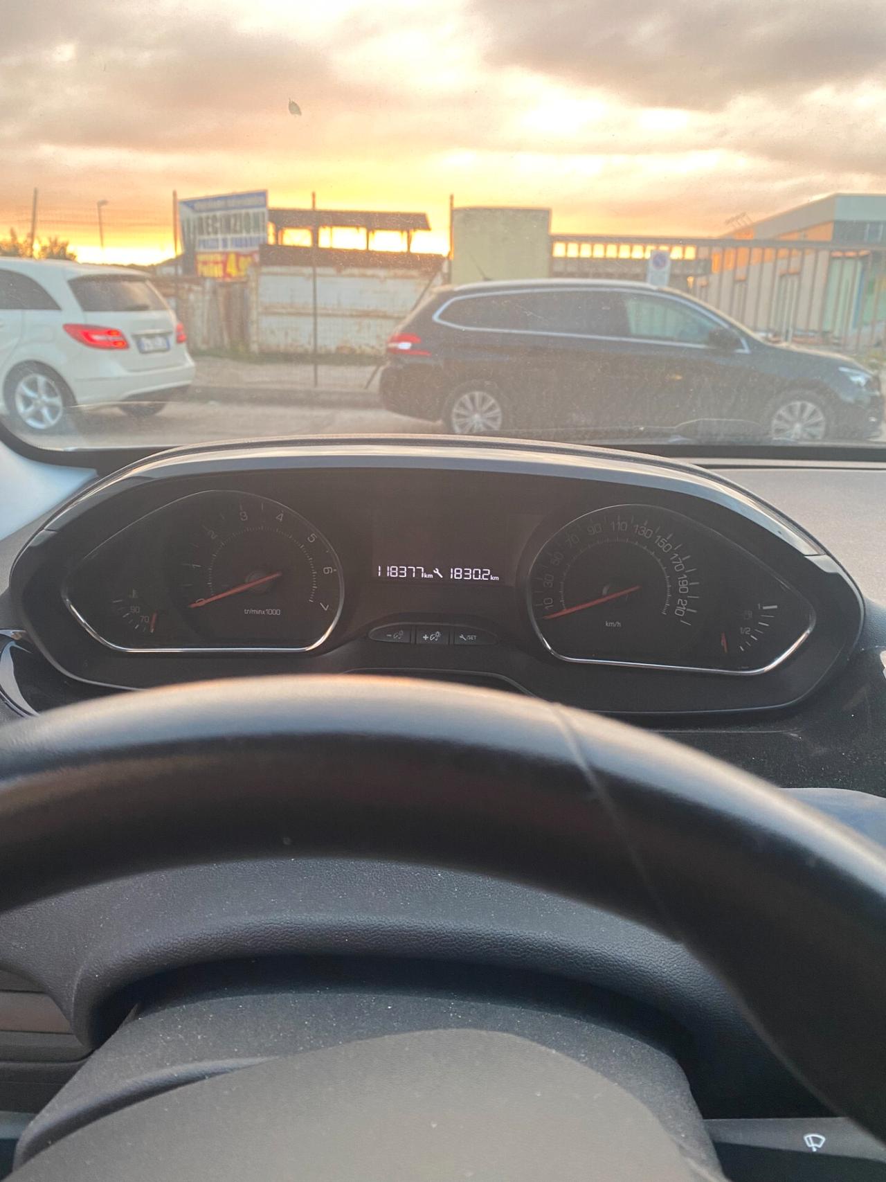 Peugeot 208 1.2 BENZINA NEOPATENTATI 110 MILA KM