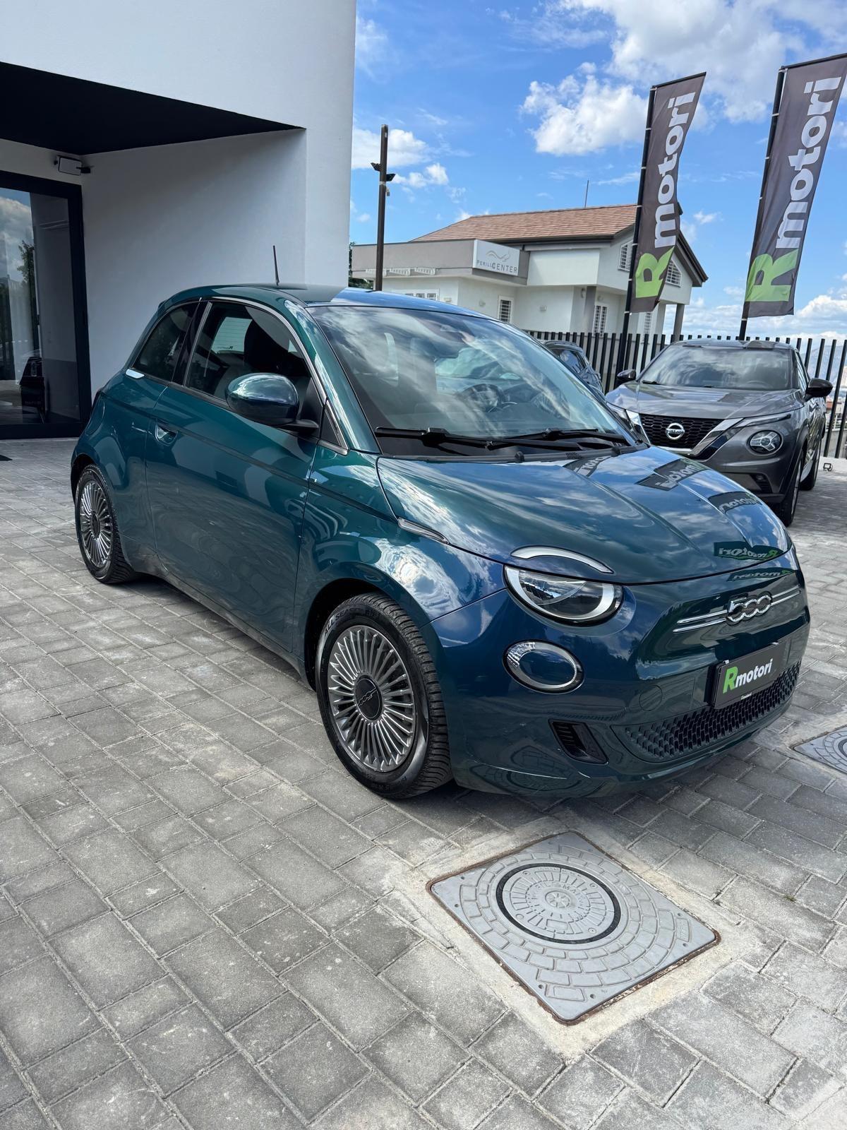 Fiat 500 500e Berlina 42 kWh La Prima
