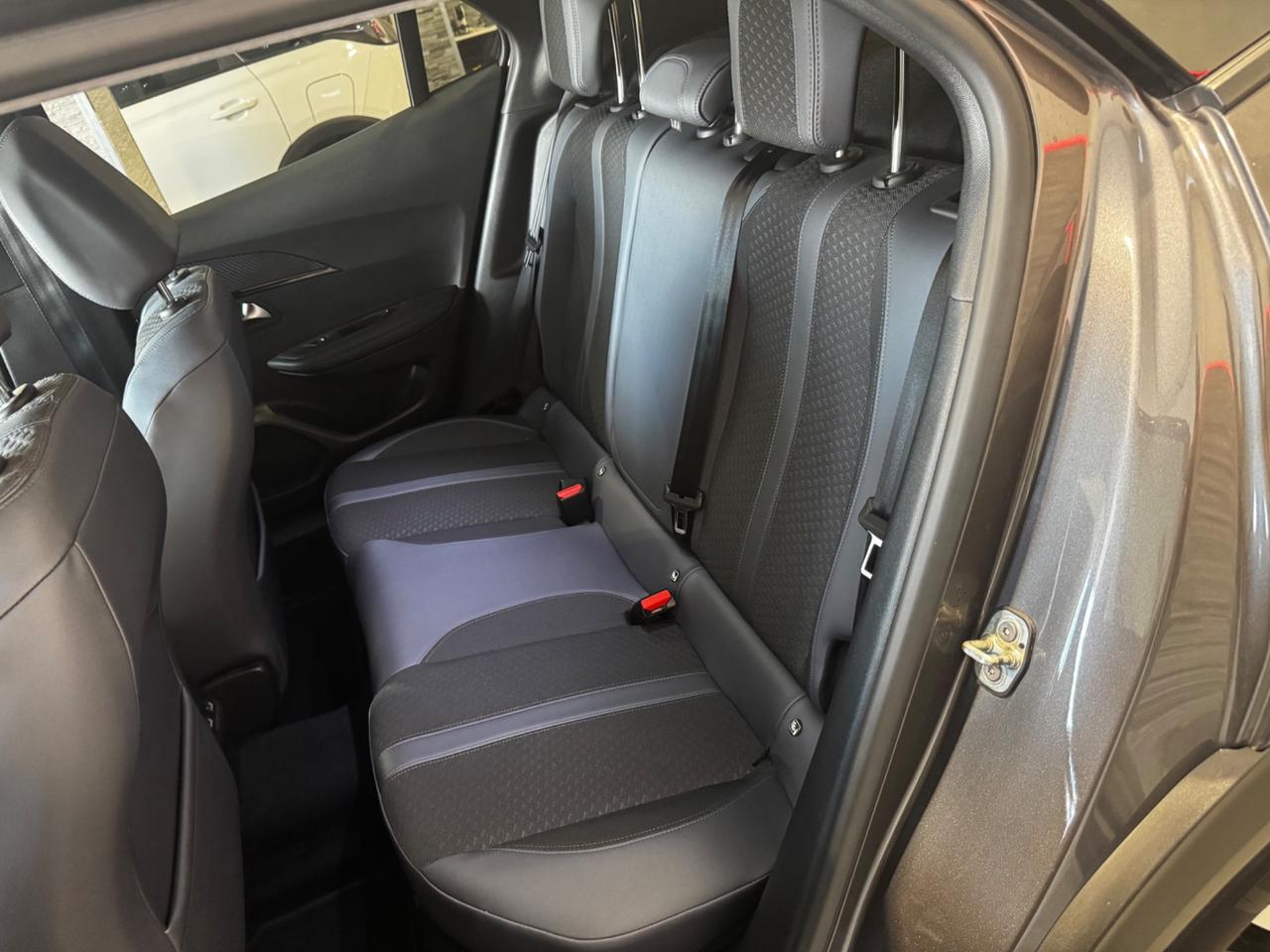 Peugeot 2008 PureTech 100 S&S Allure Navi Pack