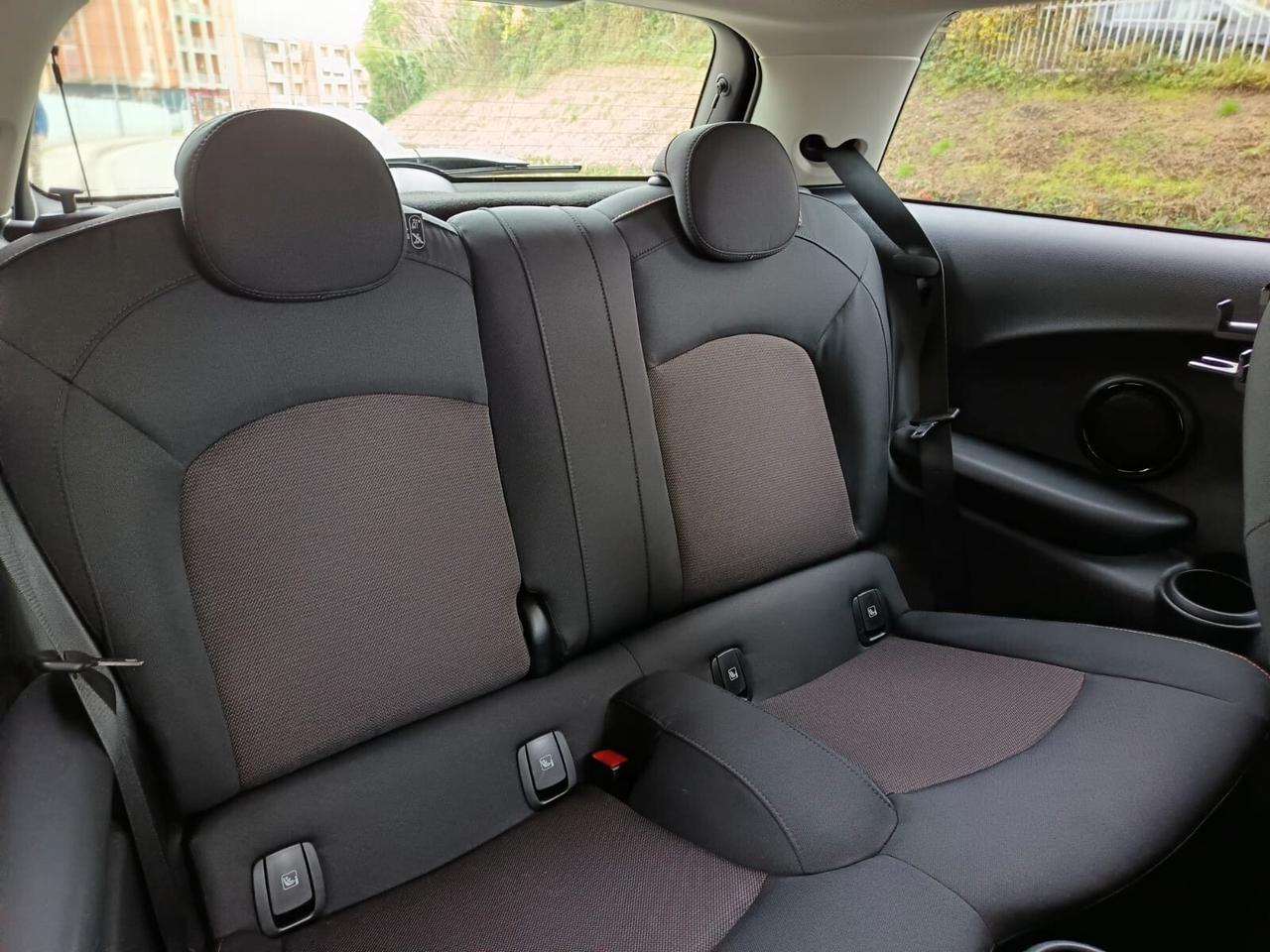 Mini 1.5 COOPER *6.400 KM*, NAVI, LED, UNICOPROPRIETARIO