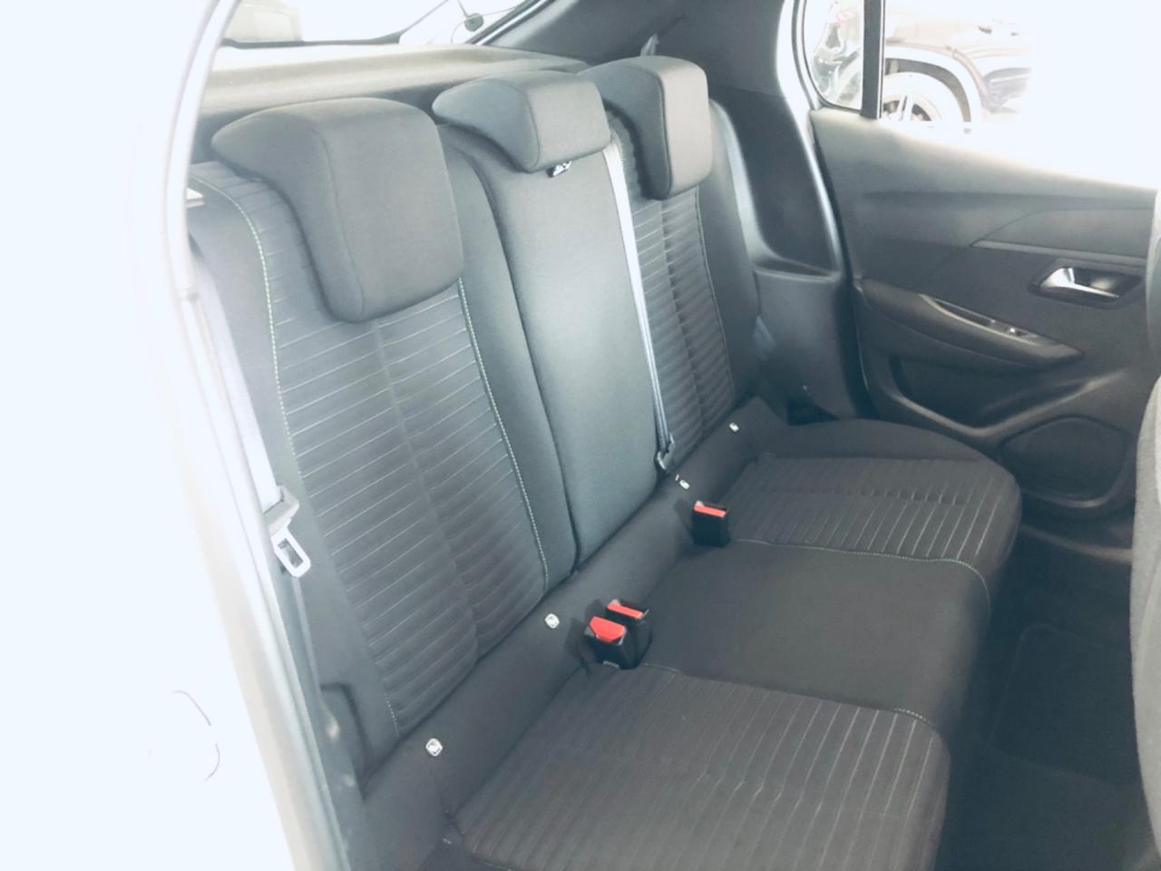 Peugeot 208 1.2 benzina neopatenti 15mila km