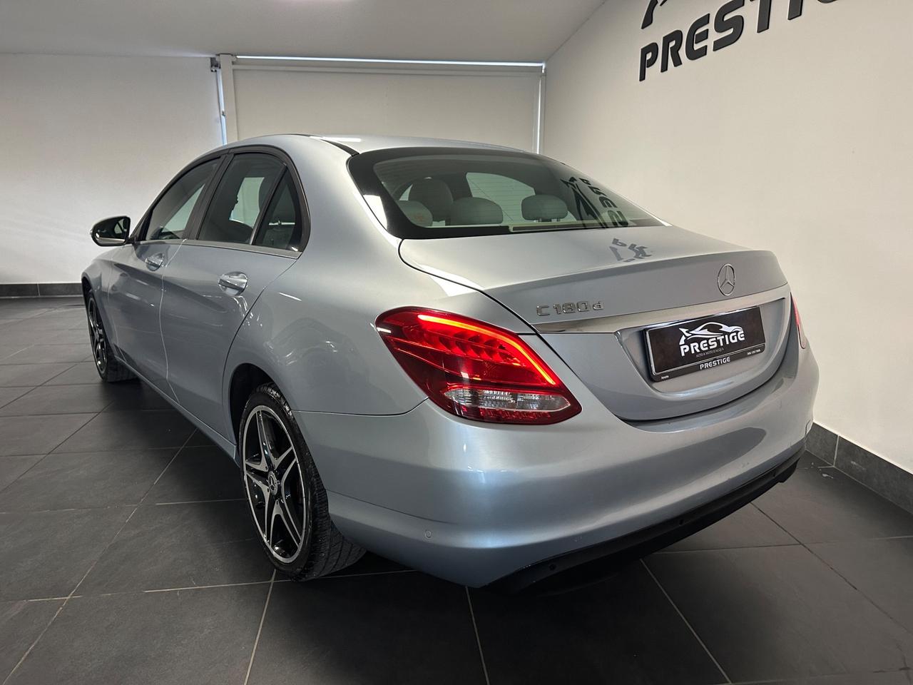 MERCEDES-BENZ C180D SPORT BERLINA 116CV AUTOMATICO