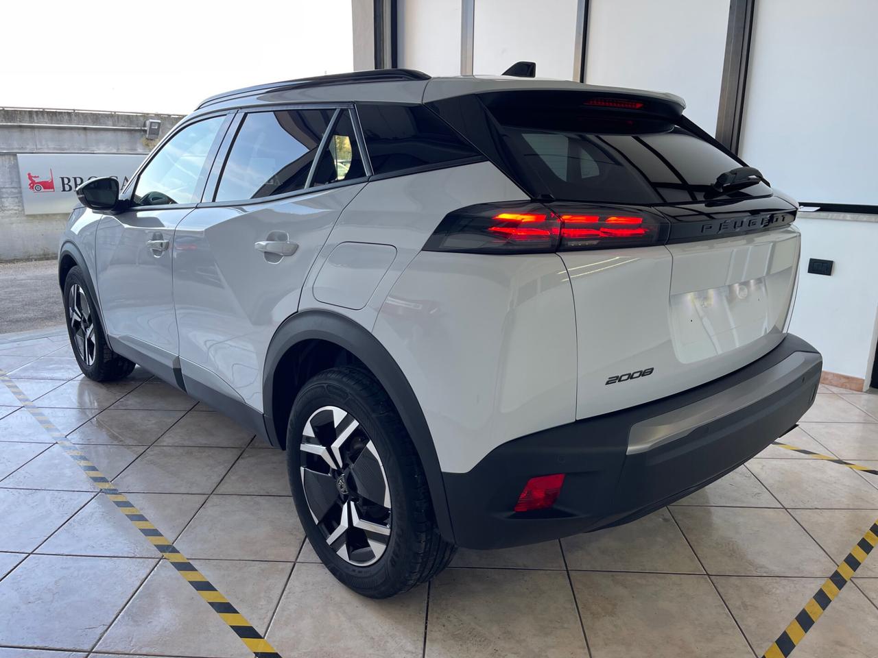 Peugeot 2008 1.2 100cv Allure NO VINCOLO DI FINANZIAMENTO