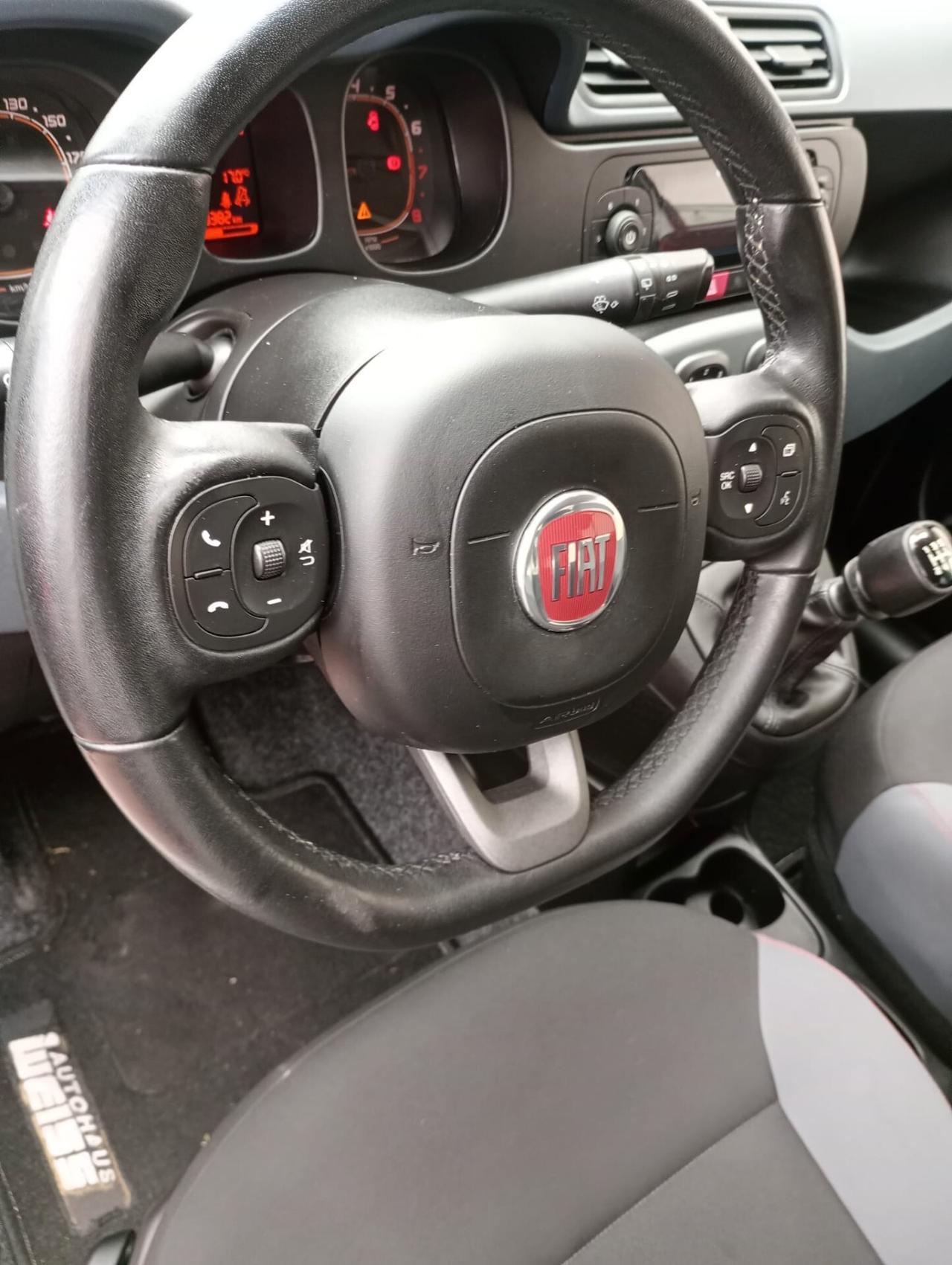 Fiat Panda 1.2 Lounge uconnect,pari al nuovo.