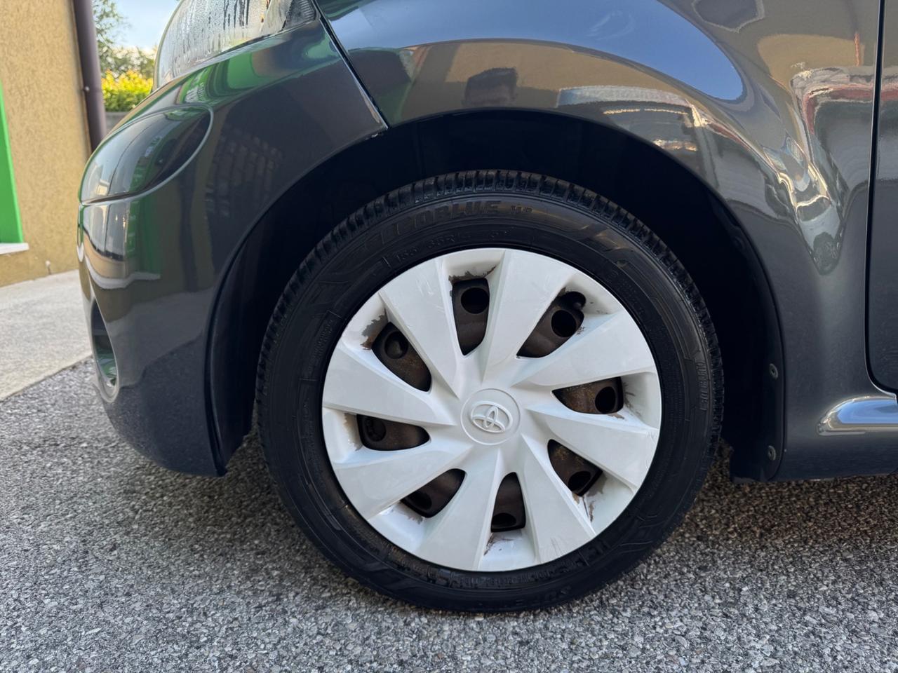 Toyota Aygo 1.0 12V VVT-i 5 porte 68 Cv 86000 km NEOPATENTATI