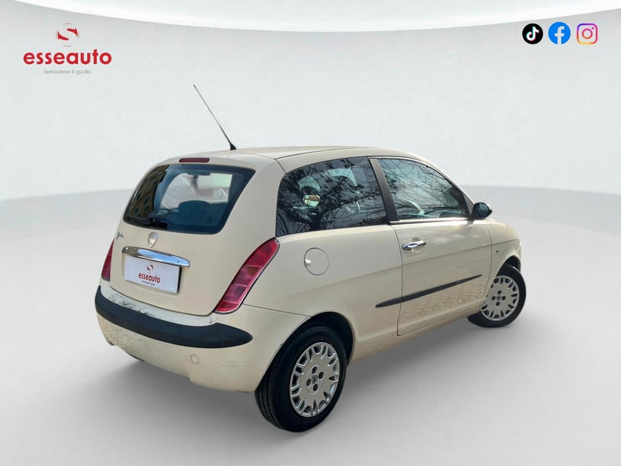 Lancia Ypsilon 1.2 16V Platino