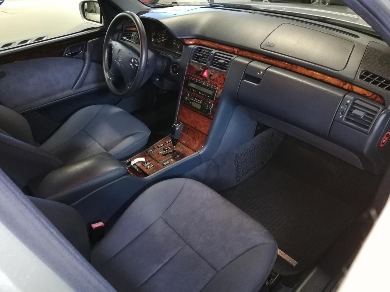 Mercedes-benz E 200 E 220 CDI EXECUTIVE