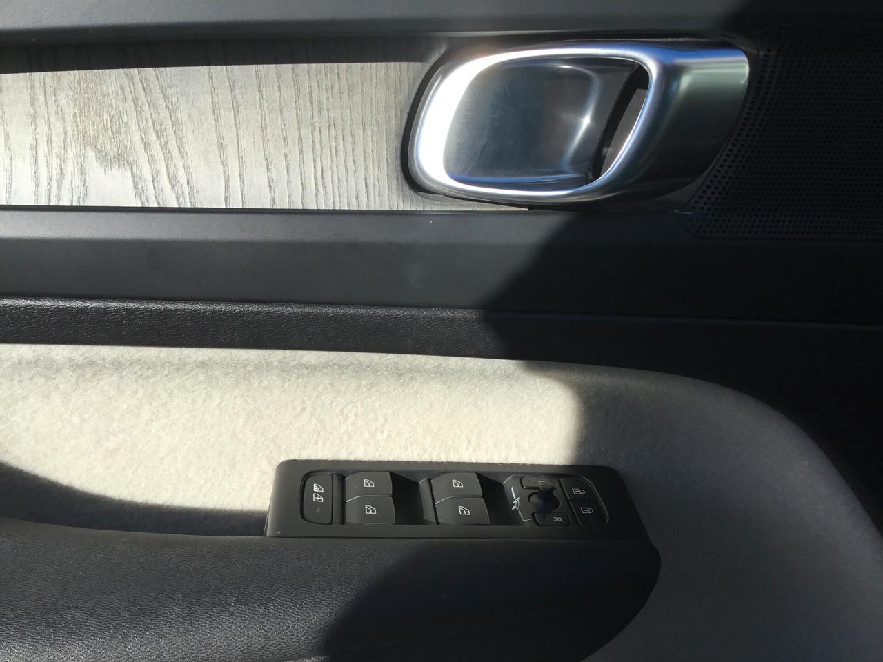 Volvo XC40 B3 automatico Core