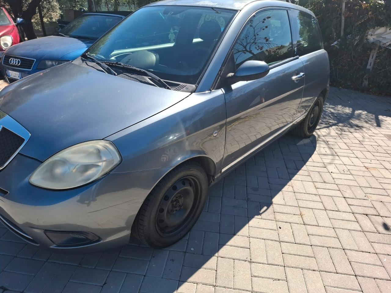 Lancia Ypsilon 1.3 MJT 75 CV Neopatentati