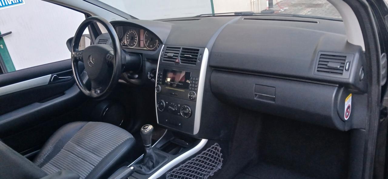 Mercedes A 150 benzina neopatentati