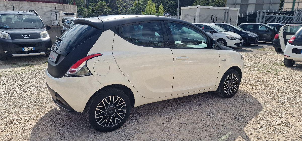 LANCIA Ypsilon 1.2 69 CV 5 porte GPL Ecochic S Momodesign