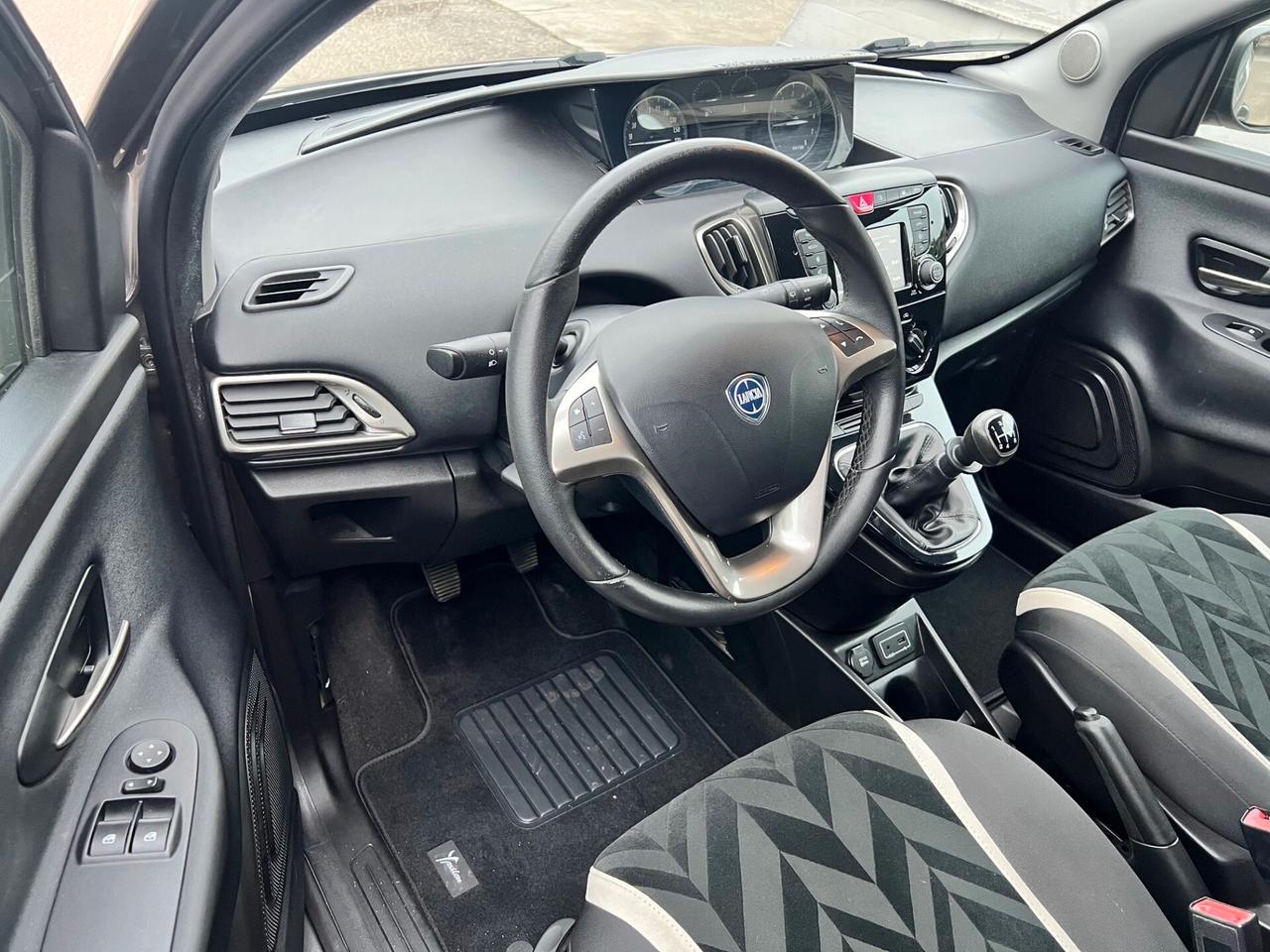 Lancia Ypsilon 1.2 Gold 69cv OK NEOPATENT. PDC/CLIMA/TEL. PERFET.