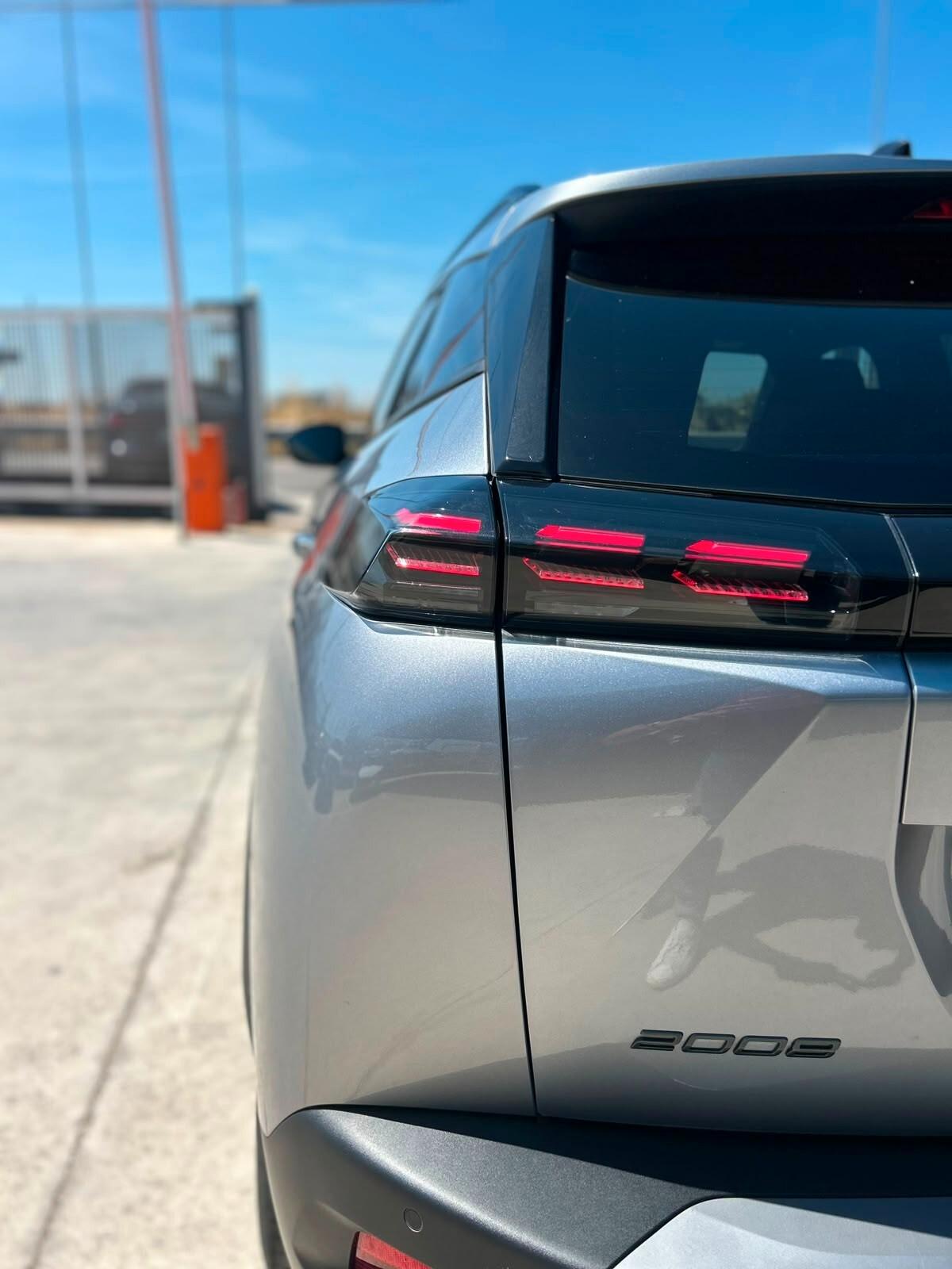 Peugeot 2008 Hybrid 145 e-DCS6 Allure