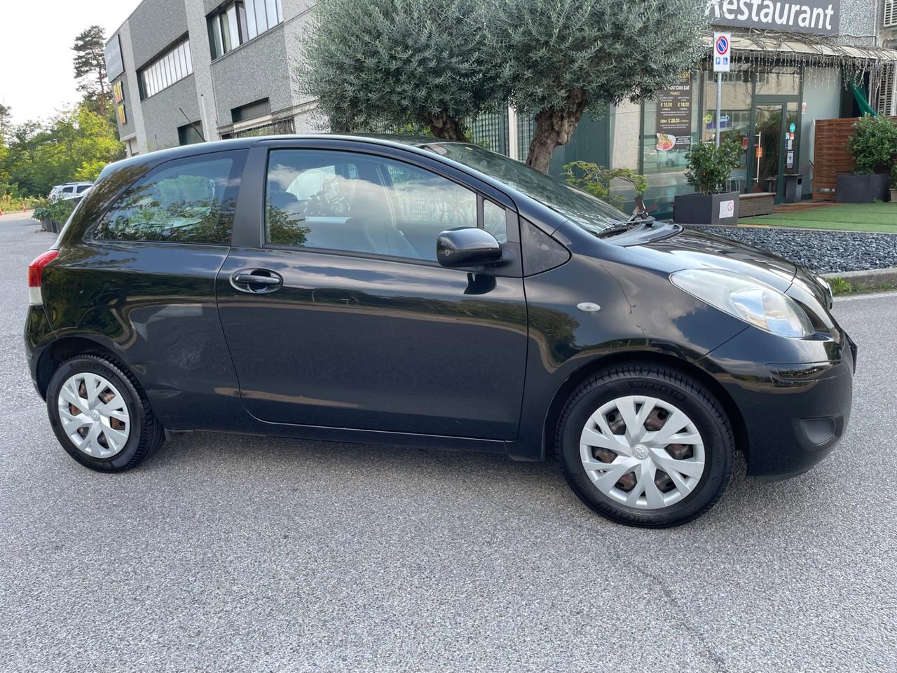 Toyota Yaris 1.0 3 porte Luxury pack