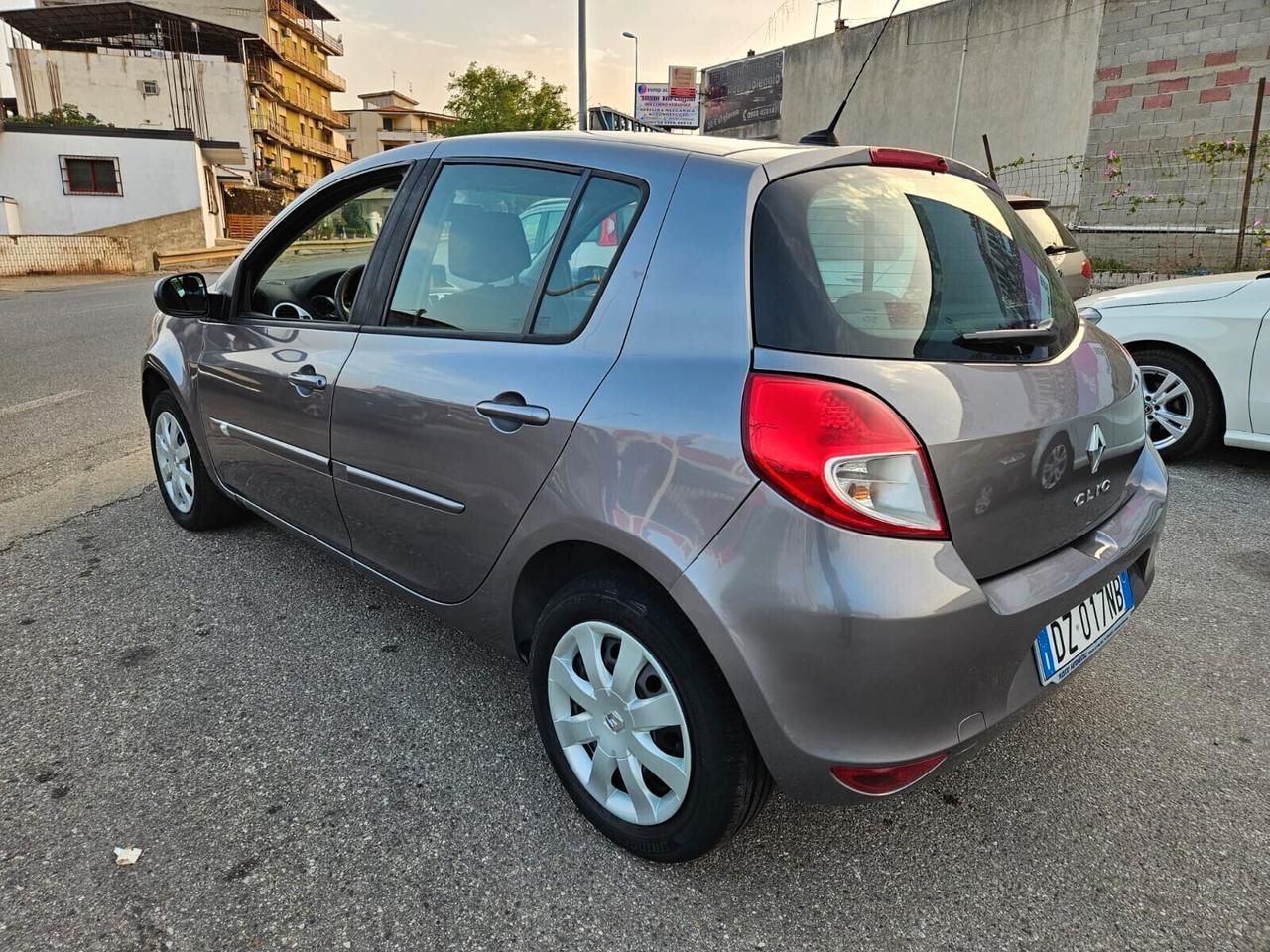 Renault Clio 1.2 16V 5 porte Luxe