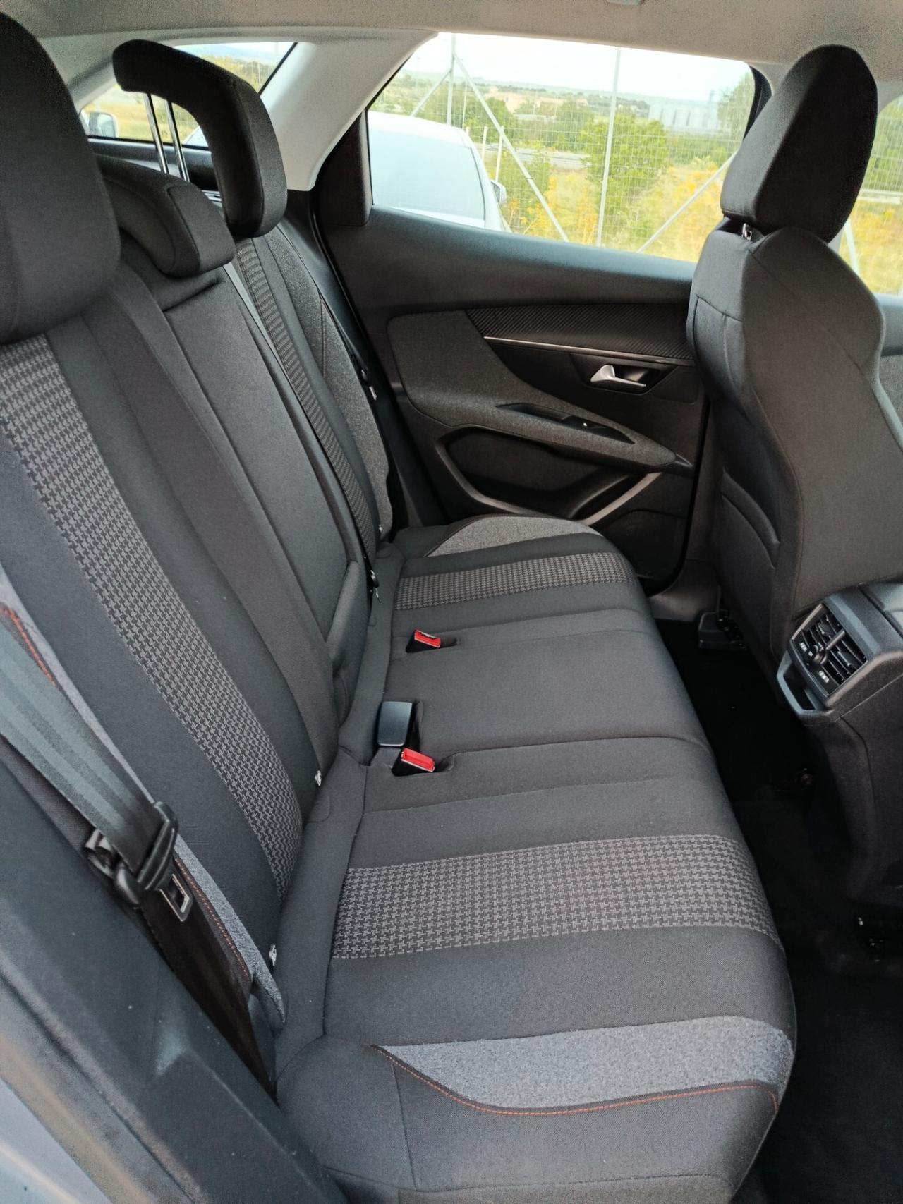 Peugeot 3008 BlueHDi 130 S&S Business