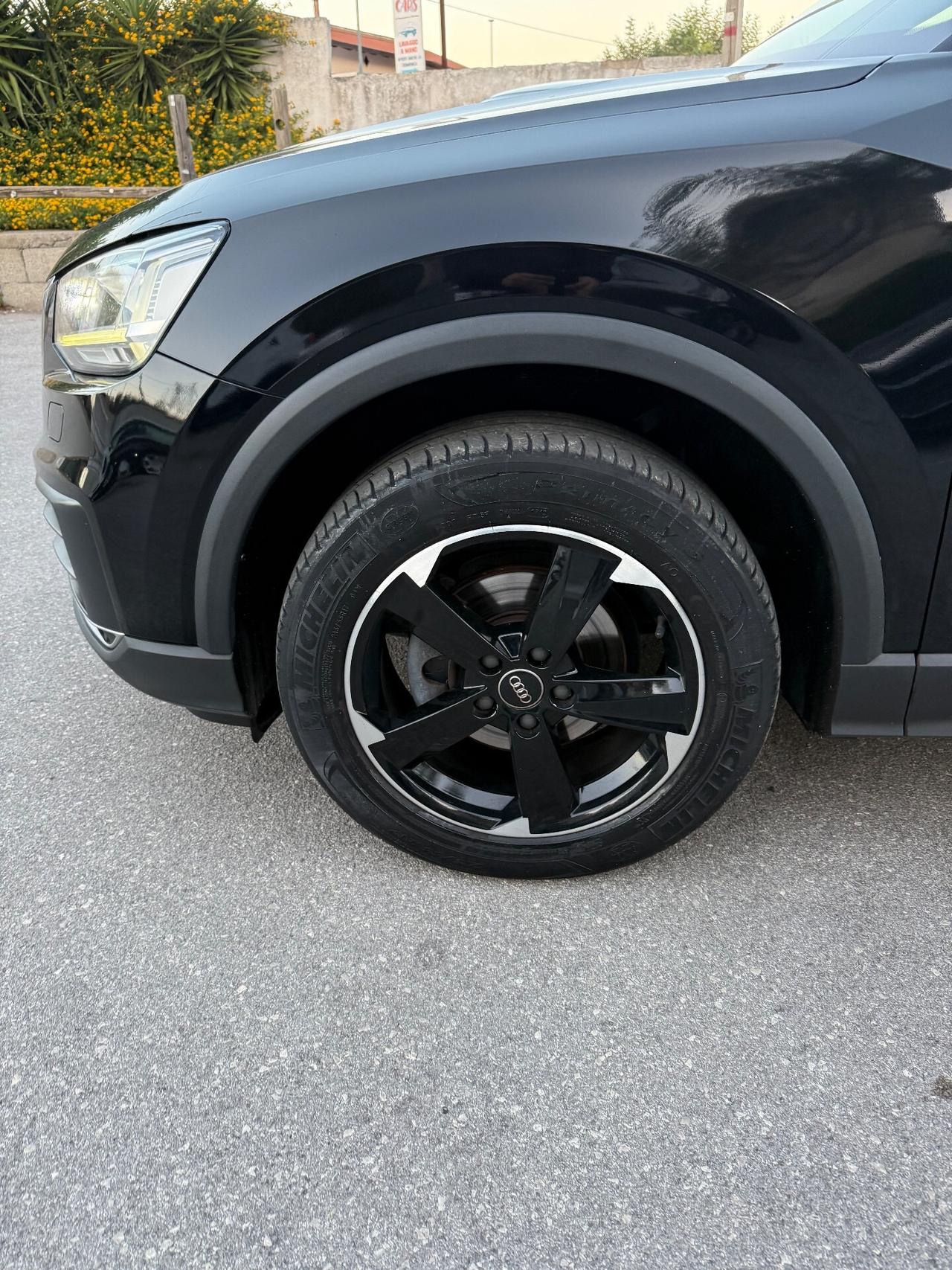 Audi Q2 30 TDI S tronic Business Design