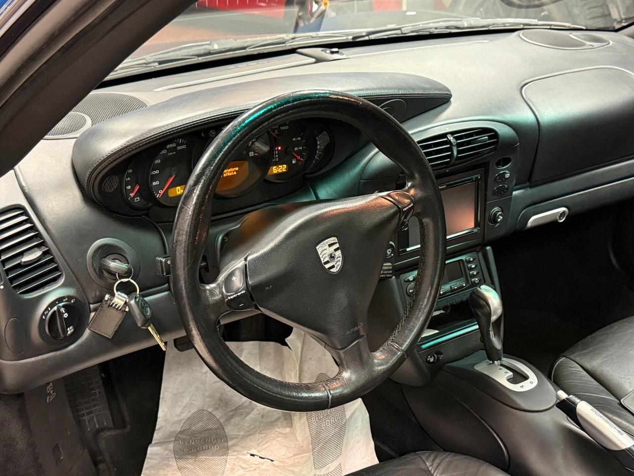 Porsche 911 Targa cat