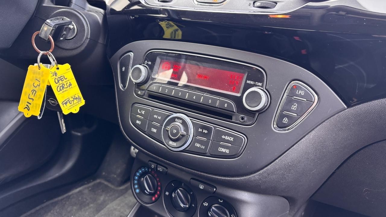 Opel Corsa 1.4 90CV GPL Tech 5 porte b-Color