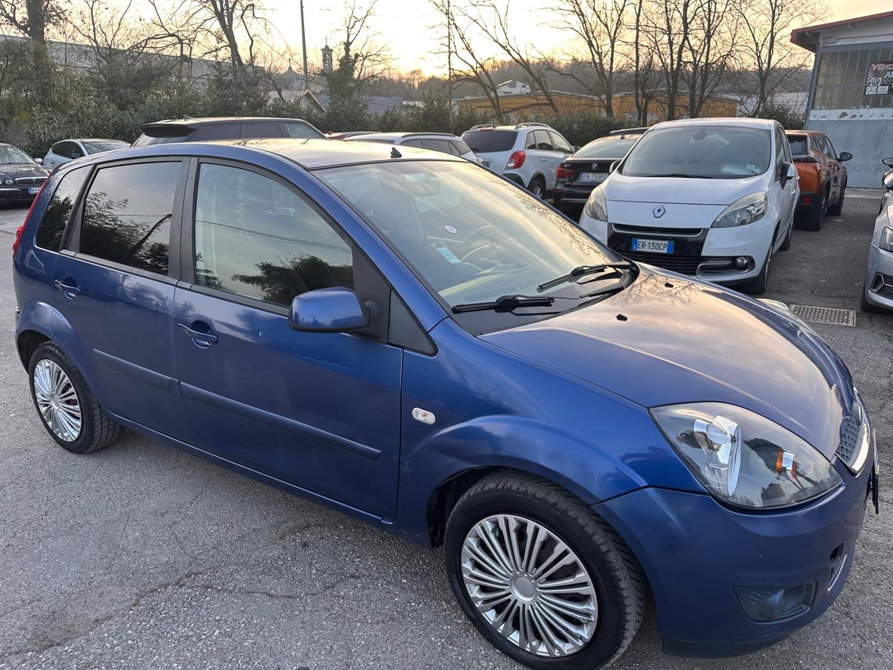 Ford Fiesta 1.2 16V 5p. Ghia