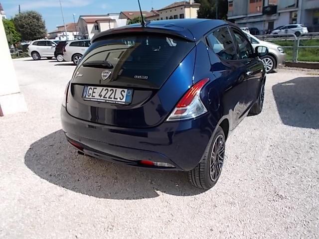 Lancia Ypsilon 1.0 FireFly 5 porte S&S Hybrid Ecochic Gold