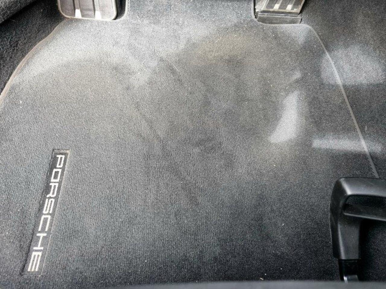 Porsche 718 Cayman GT4 PDK