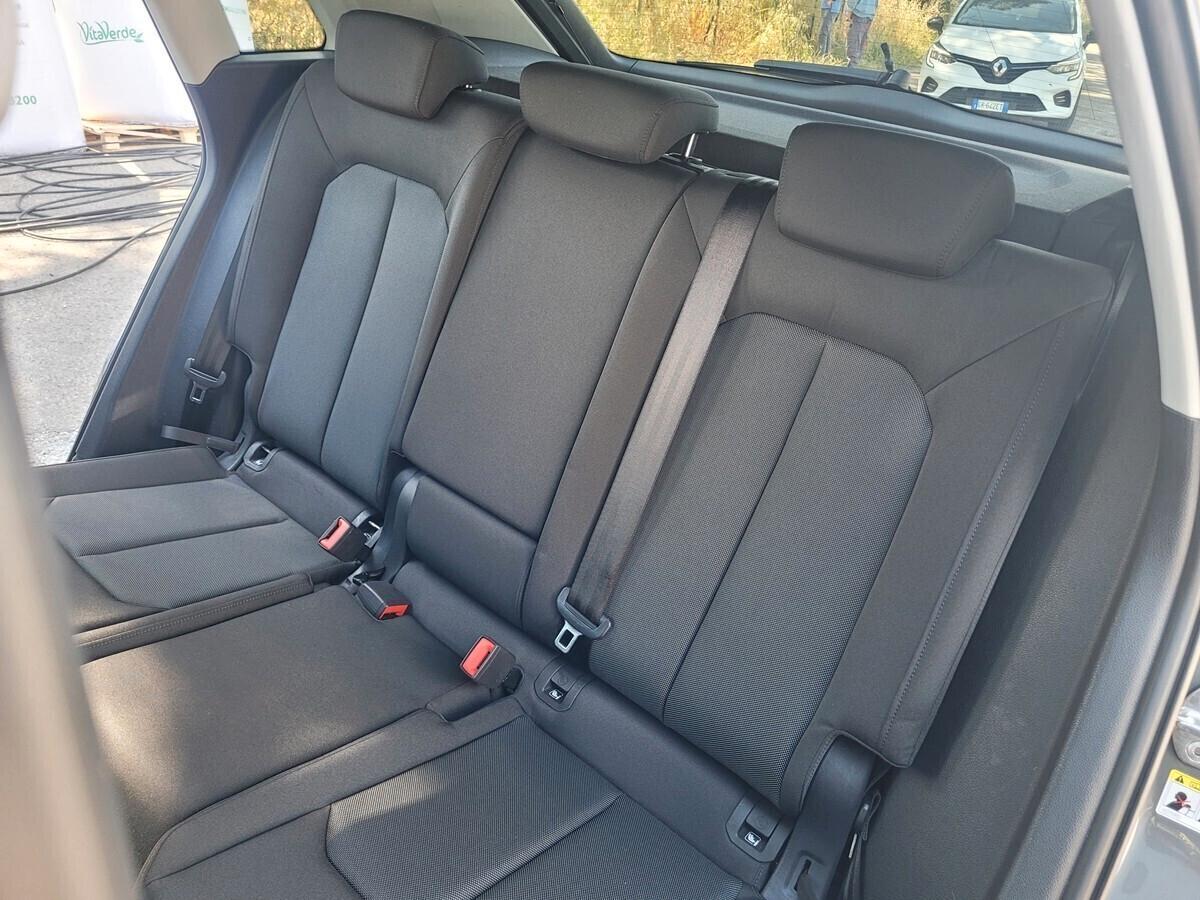 Audi Q3 45 TFSI e S tronic Business