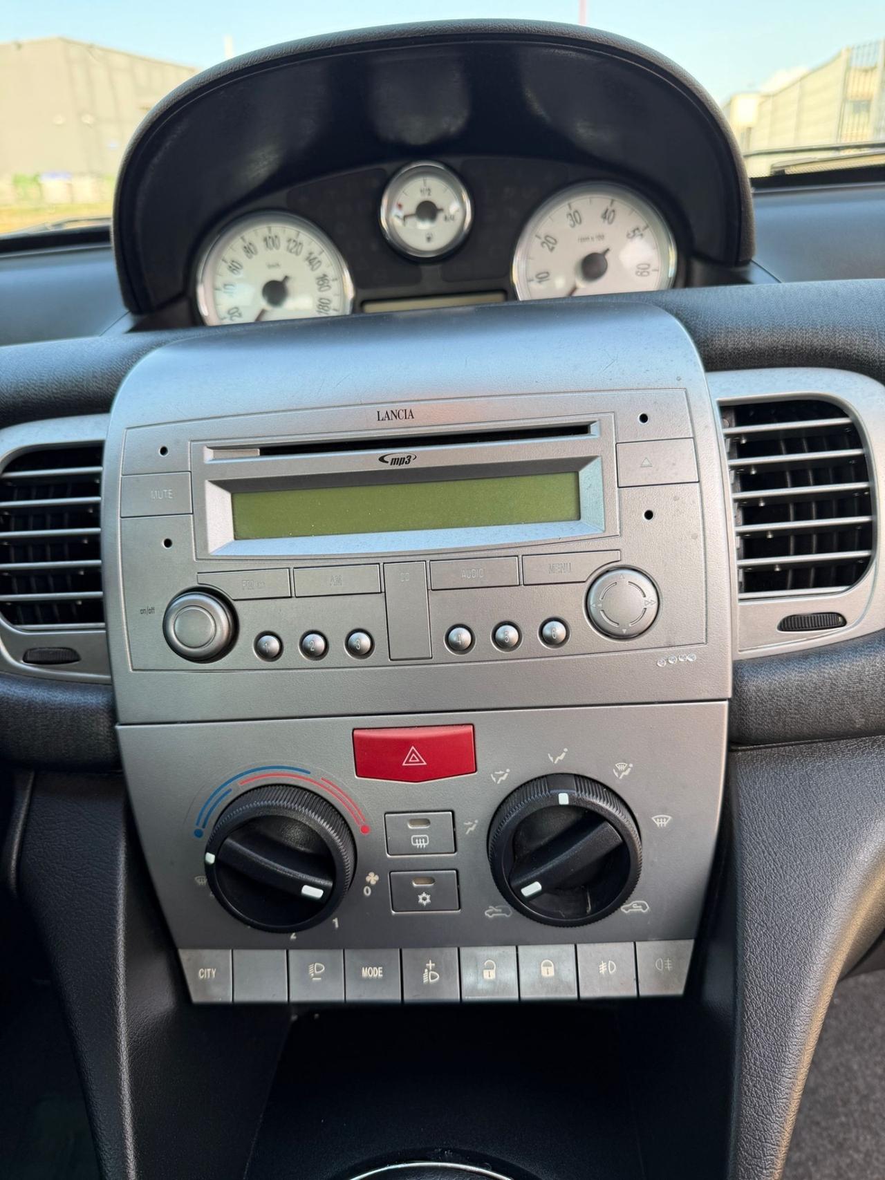 Lancia Ypsilon MODAMILANO 150000 KM