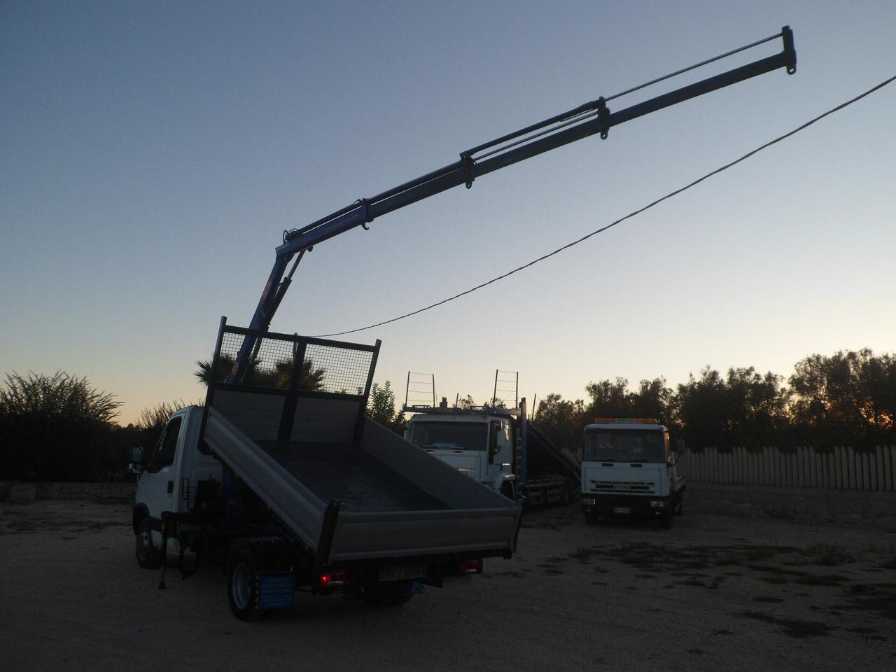 Iveco Daily 35c15 ribaltabile con gru