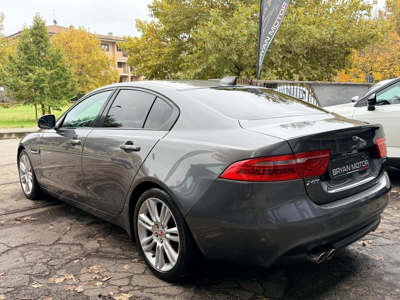 Jaguar XE 2.0 D 180 CV AWD aut. Prestige