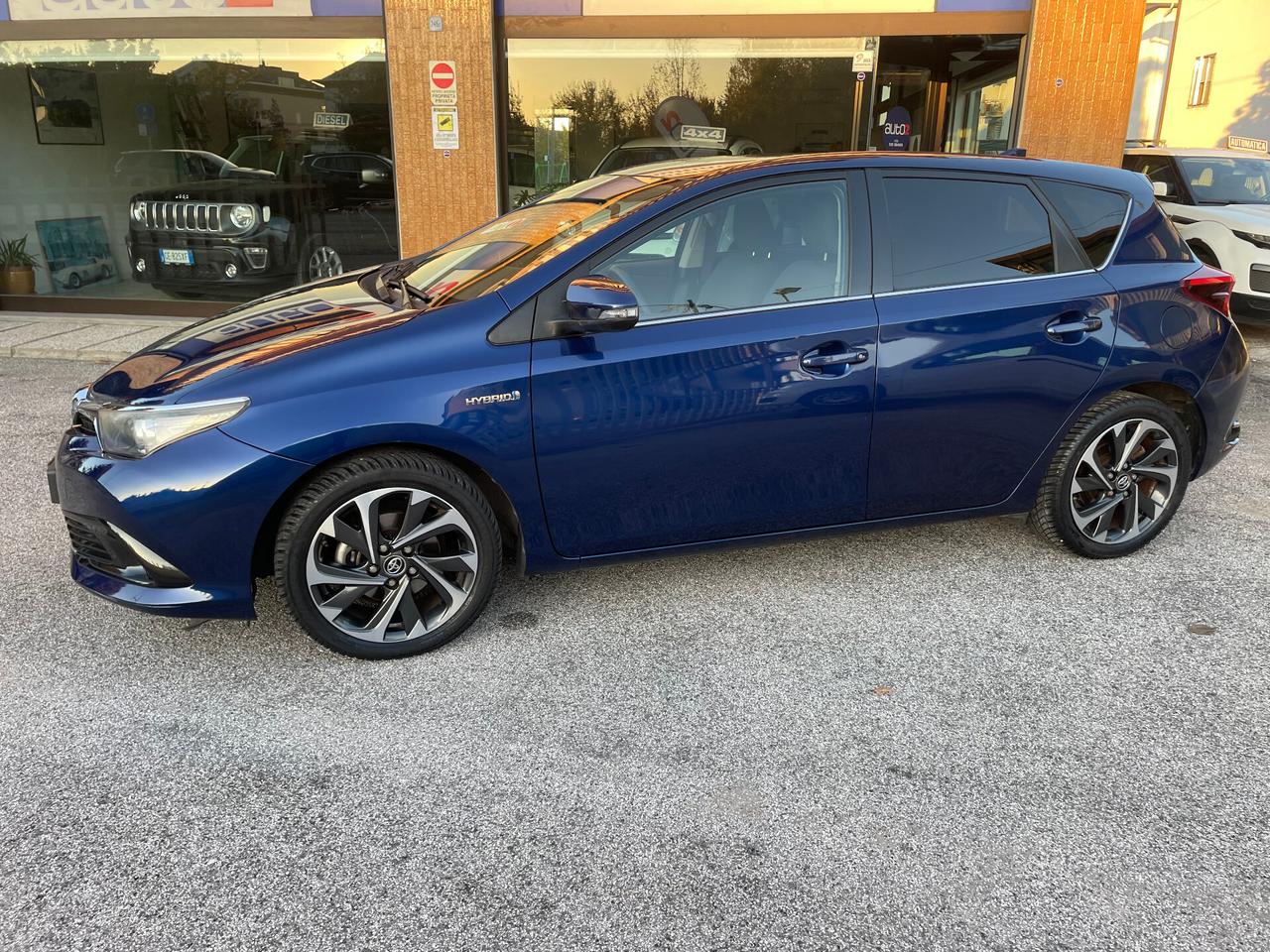 Toyota Auris 1.8 Hybrid Lounge