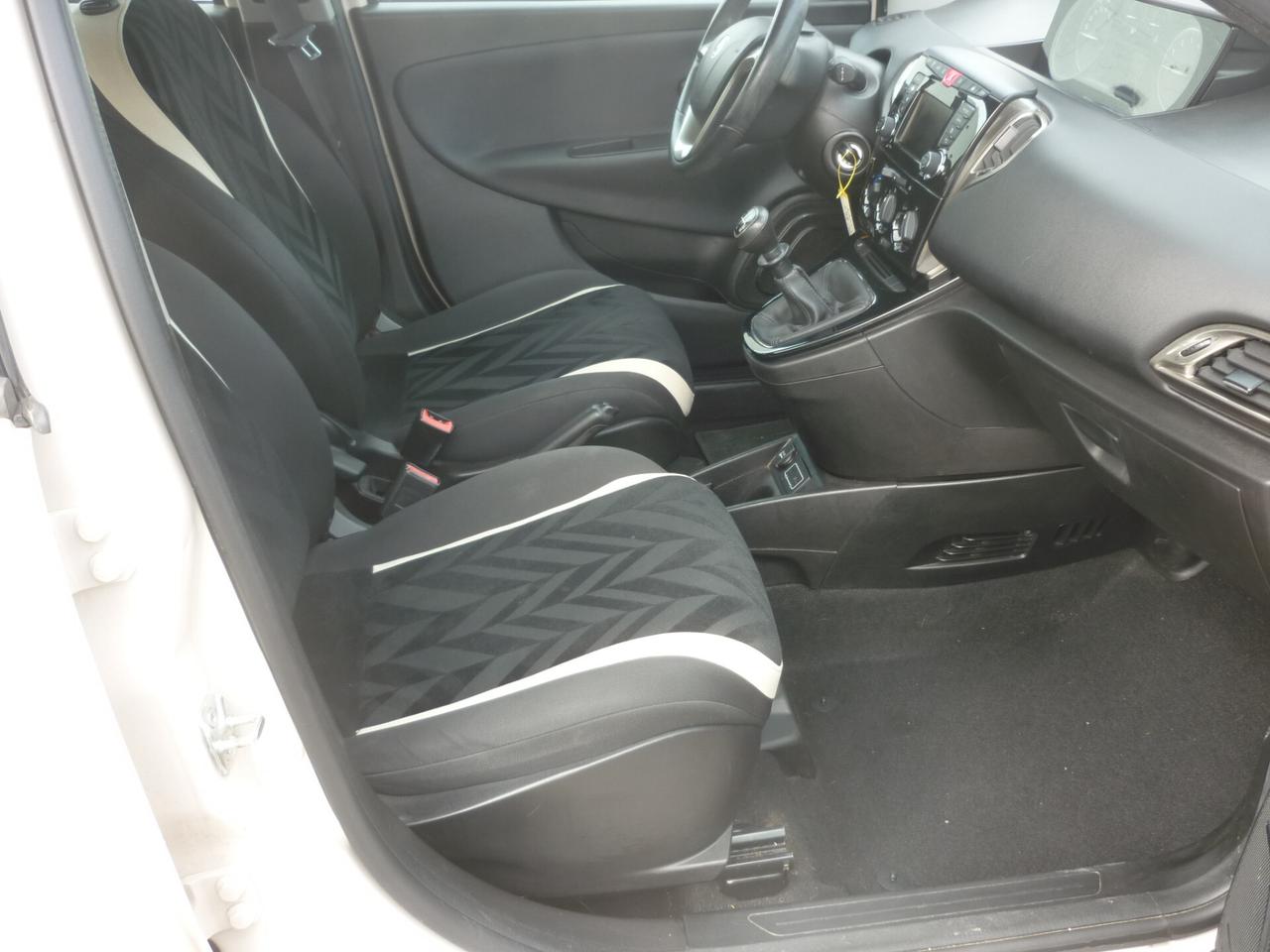 Lancia Ypsilon 1.2 69 CV 5 porte Gold